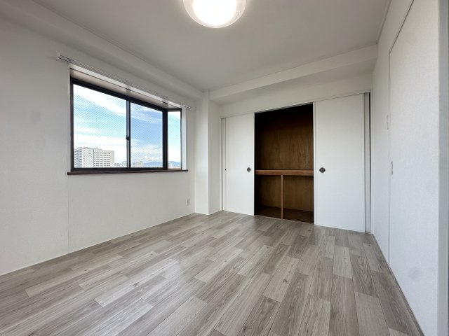 グランドハイツ万代東の洋室