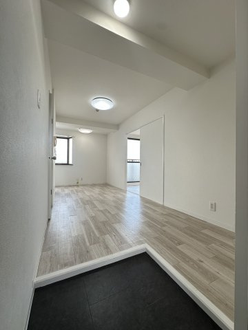 グランドハイツ万代東の玄関