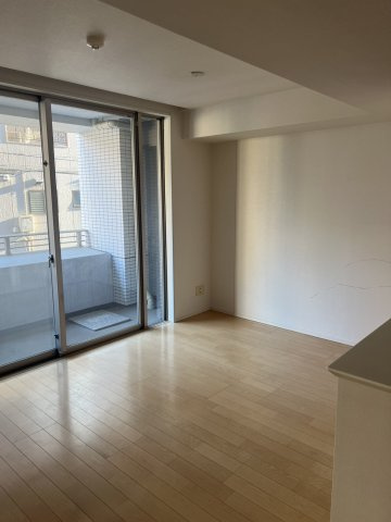 イニシアコート大宮WESTのエントランス