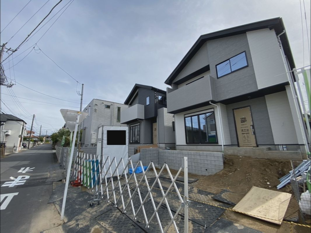 加良部２期　新築戸建　１号棟の前面道路含む現地写真