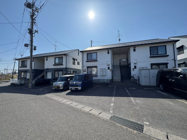 想定年間賃料820.8万　想定利回り10.0％　軽量鉄骨造の外観