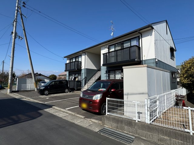 想定年間賃料820.8万　想定利回り10.0％　軽量鉄骨造の外観
