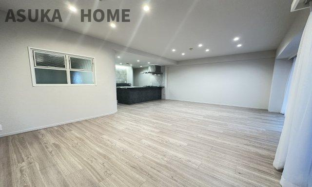 コスモ新横浜の居間・リビング|ご家族の時間を長く過ごすリビング。現地でしかわかない情報もあるので是非一度ご見学下さい。