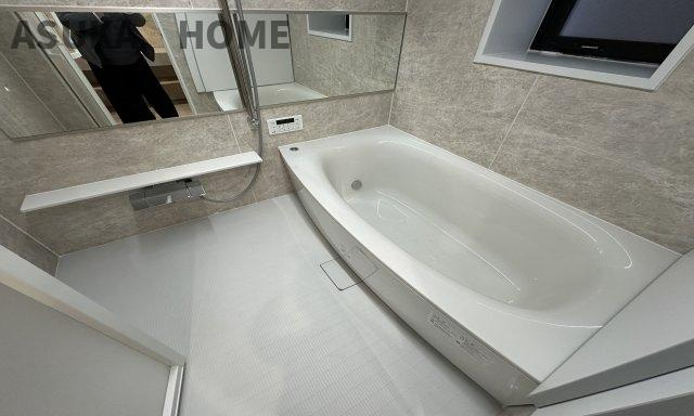 コスモ新横浜の浴室|広々とした洗い場なので小さいお子様との入浴もしやすそうですね