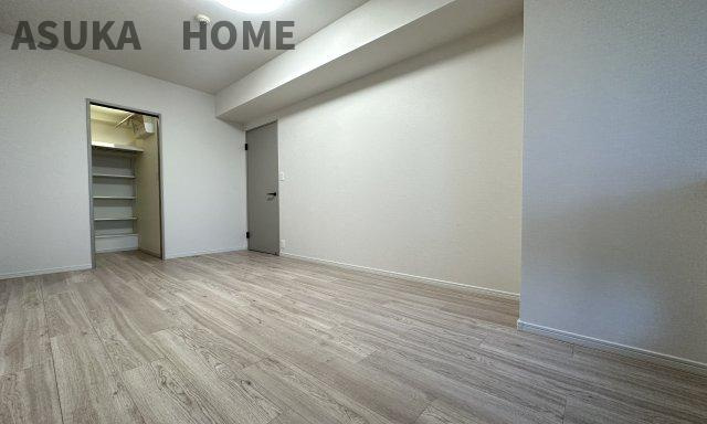 コスモ新横浜の洋室|家族一人ひとりの大切なプライベート空間の居室。家具の配置のご相談は是非お任せください。