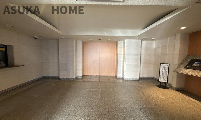 コスモ新横浜のエントランス|セキュリティー面でも安心のオートロックを完備♪