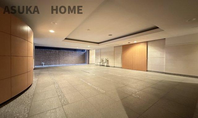 コスモ新横浜のエントランス|綺麗に整備されたエントランス部分です♪