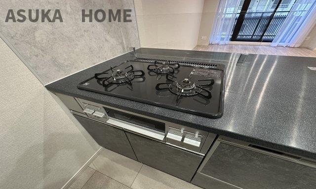 コスモ新横浜のキッチン|熱探知がついているので、揚げ物料理が苦手にしている方も挑戦してみてください