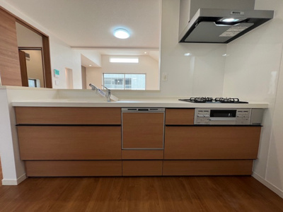 【キッチン】 | 湘南台1丁目　新築戸建て　2区画 | コンパクトなキッチンで掃除もラクラク