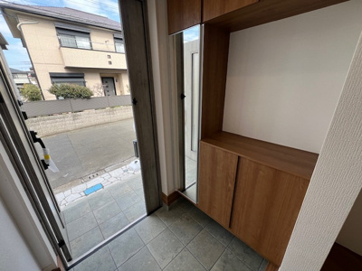 【玄関】 | 湘南台1丁目　新築戸建て　2区画 | ゆったりとした玄関です