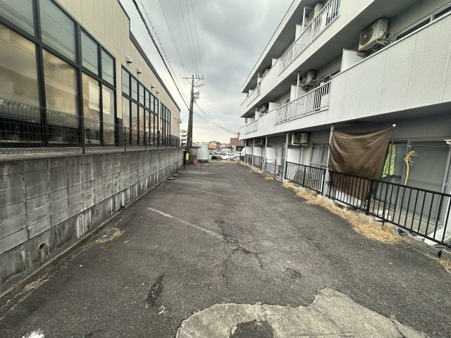 シャンポール三栄前山Ⅱの駐車場