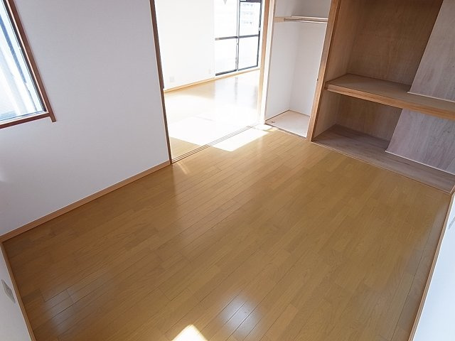 サンメゾン大開の洋室|人気の高いオールフローリング