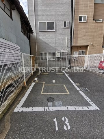 ドゥーエ本庄の駐車場|駐車場があるので、車を買う予定の方も安心です
