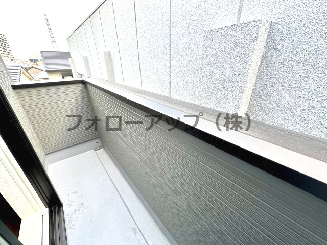 堺市北区長曽根町２号棟のバルコニー|暖かな日差しのふりそそぐバルコニー