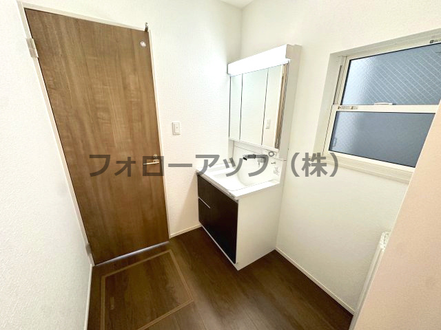 堺市北区長曽根町２号棟の独立洗面台|朝の身支度には欠かせない独立洗面化粧台