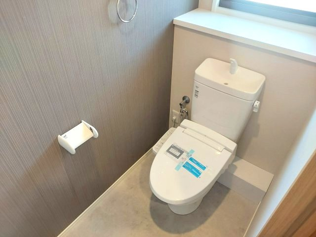 宝塚市逆瀬台5丁目一戸建のトイレ|2階トイレ　温水洗浄便座付き