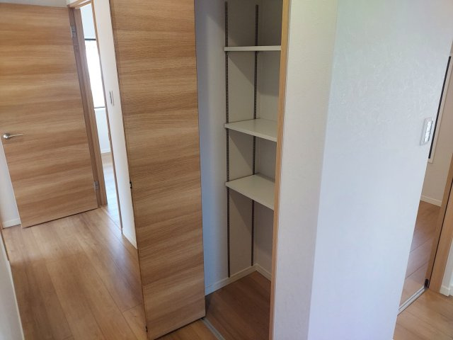 宝塚市逆瀬台5丁目一戸建の収納|2階ホール収納