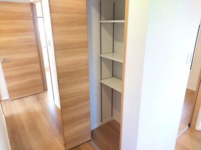 宝塚市逆瀬台5丁目一戸建の収納|2階ホール収納