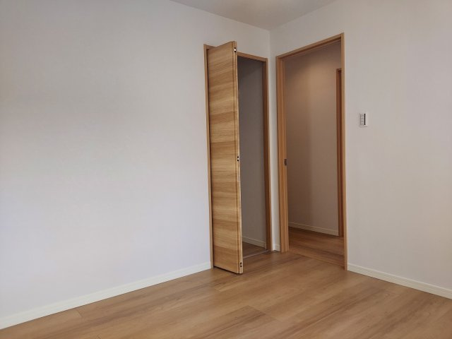 宝塚市逆瀬台5丁目一戸建の洋室|2階洋室約5.5帖