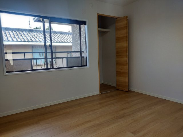 宝塚市逆瀬台5丁目一戸建の洋室|2階洋室約6.4帖