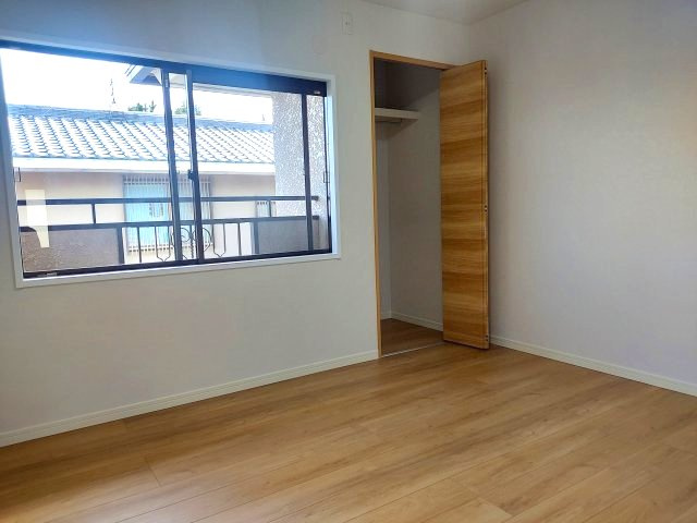 宝塚市逆瀬台5丁目一戸建の洋室|2階洋室約6.4帖