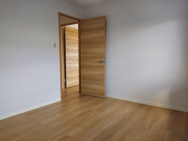 宝塚市逆瀬台5丁目一戸建の洋室|2階洋室約6.4帖