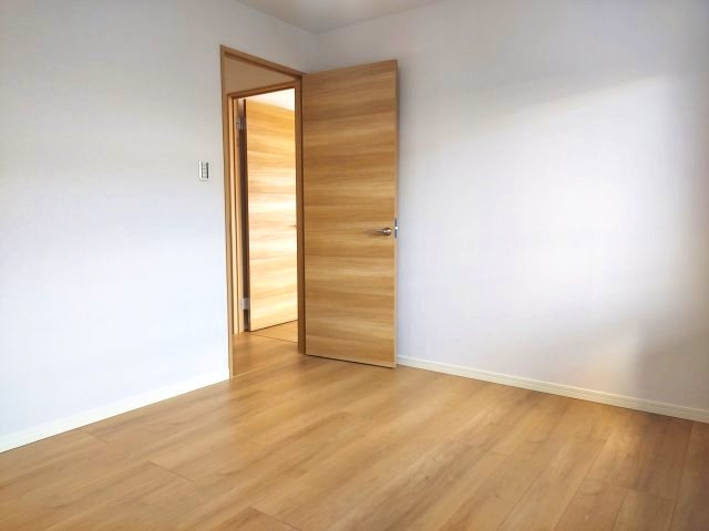 宝塚市逆瀬台5丁目一戸建の洋室|2階洋室約6.4帖
