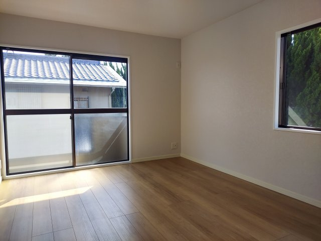 宝塚市逆瀬台5丁目一戸建の洋室|洋室約6帖