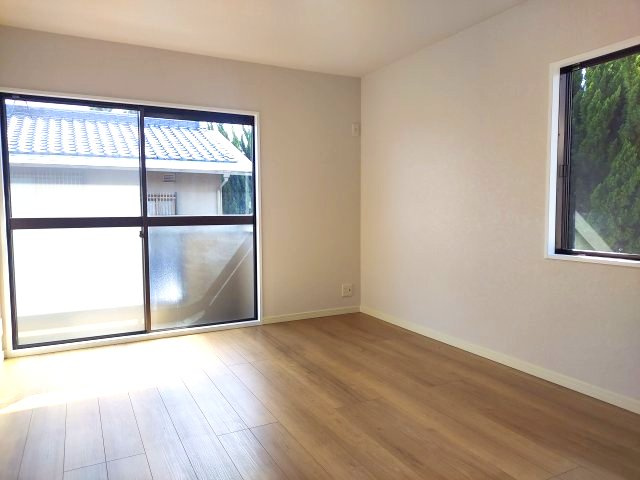宝塚市逆瀬台5丁目一戸建の洋室|洋室約6帖