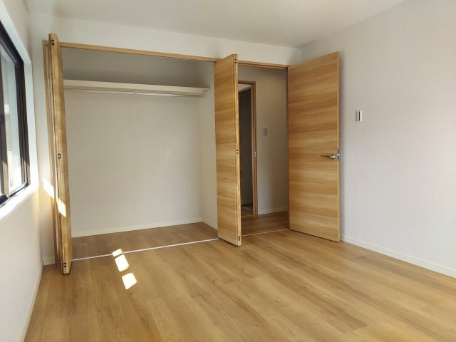 宝塚市逆瀬台5丁目一戸建の洋室|洋室約6帖