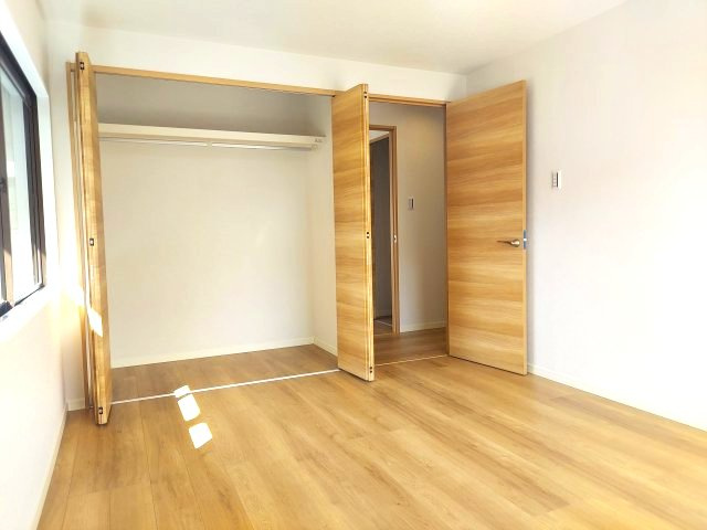 宝塚市逆瀬台5丁目一戸建の洋室|洋室約6帖
