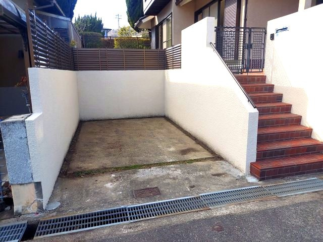宝塚市逆瀬台5丁目一戸建の駐車場