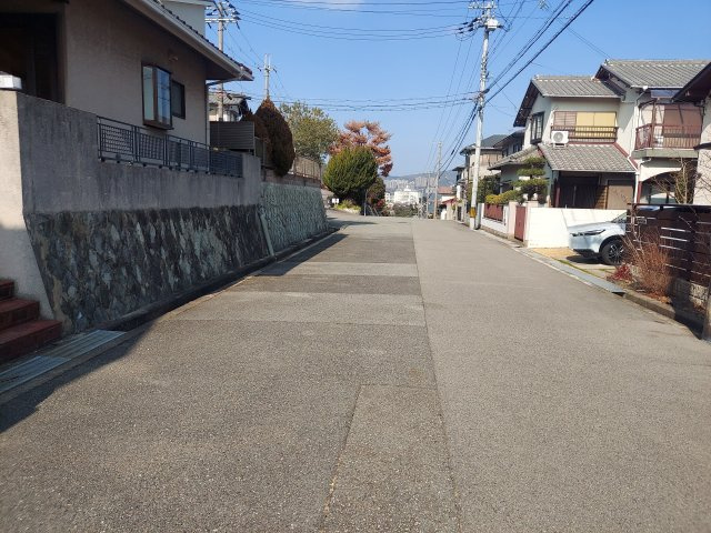 宝塚市逆瀬台5丁目一戸建の前面道路含む現地写真