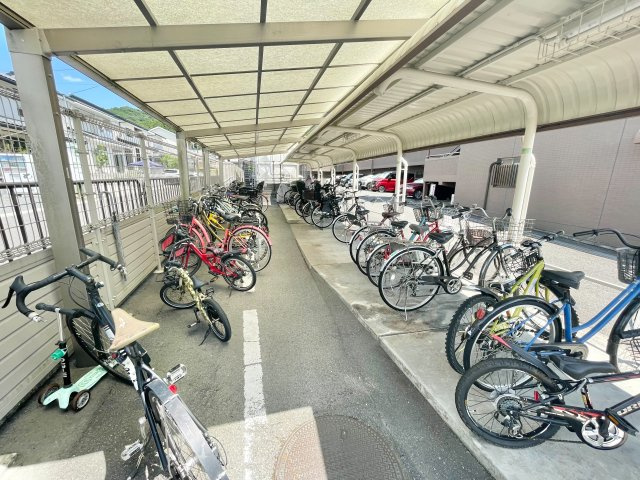 岩倉花園パーク・ホームズの駐輪場