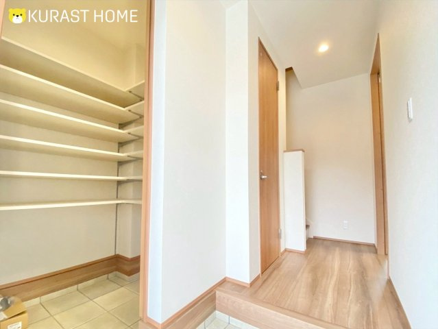 京都市西京区川島三重町　新築戸建の玄関