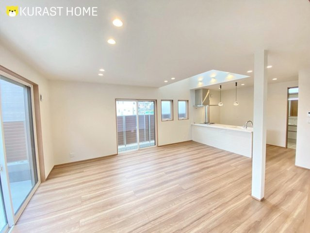 京都市西京区川島三重町　新築戸建の居間・リビング