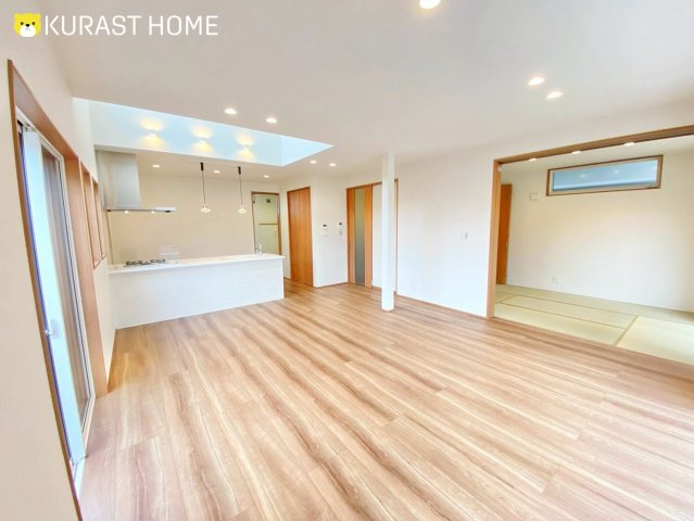 京都市西京区川島三重町　新築戸建の居間・リビング