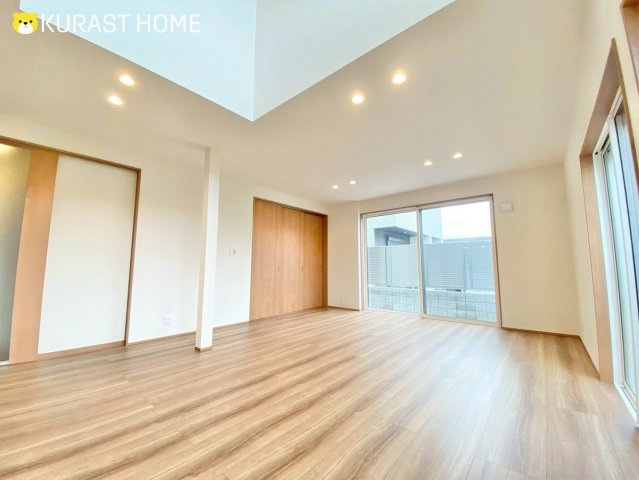 京都市西京区川島三重町　新築戸建の居間・リビング