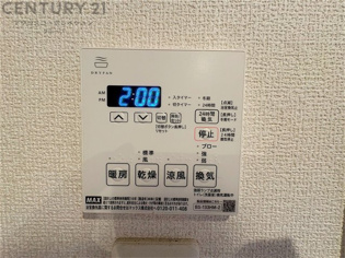 暖房機能があるため、冬場でも温かい浴室で入浴でき、乾燥機能があるため、水気を素早く取り除けます。また、換気機能があるため、湿気を素早く排出してカビや雑菌の発生を防ぐことができます。
