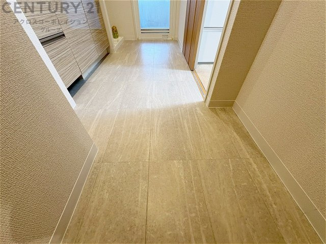 衣服の収納や脱ぎ着や整理整頓がしやすく、湿った衣類を乾燥させるスペースがありカビや臭いの発生を防ぎます。床の汚れを他の部屋に持ち込まず清潔を保つことができます。また快適な入浴環境の整備にも役立ちます。