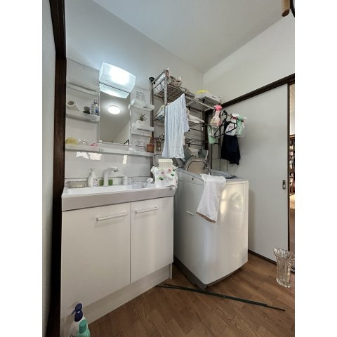 土地の資産価値が決め手の中古住宅／柏木町の洗面所