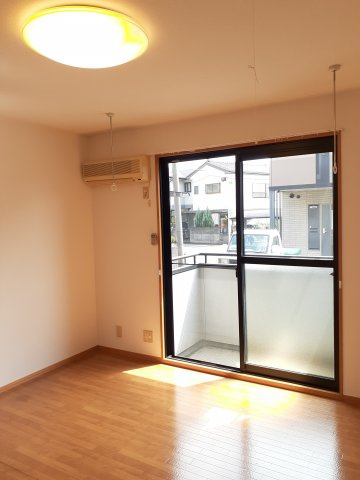 プランドールA棟（北本市）の居間・リビング|ゆったり過ごせる居間です