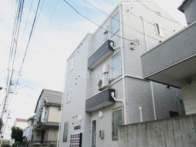 ノーザンロード志茂の外観|木造3階建ての物件です☆