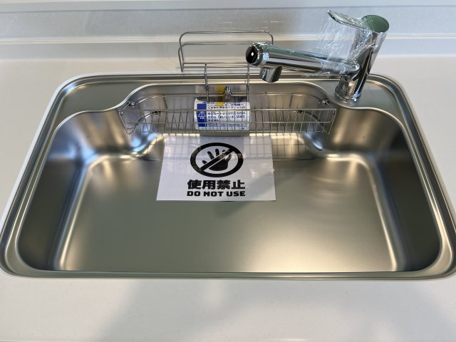 碧南市坂口町2丁目1期　新築戸建＜2号棟＞のキッチン|浄水器つきで蛇口まわりがゴチャつかない、すっきりした一体型デザインの水道です。
日々のお料理にも、ボタン一つで美味しい浄水がたっぷり使えます♪
