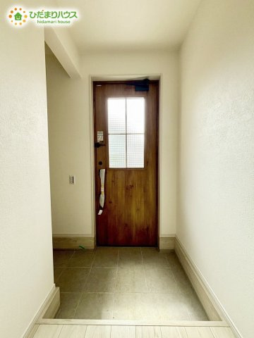 野田市山崎24期　新築戸建　1号棟の玄関|ゆったりとした玄関スペース！元気に遊んだお子様の外遊び道具や、濡れた雨具の置き場にも困りませんね♪