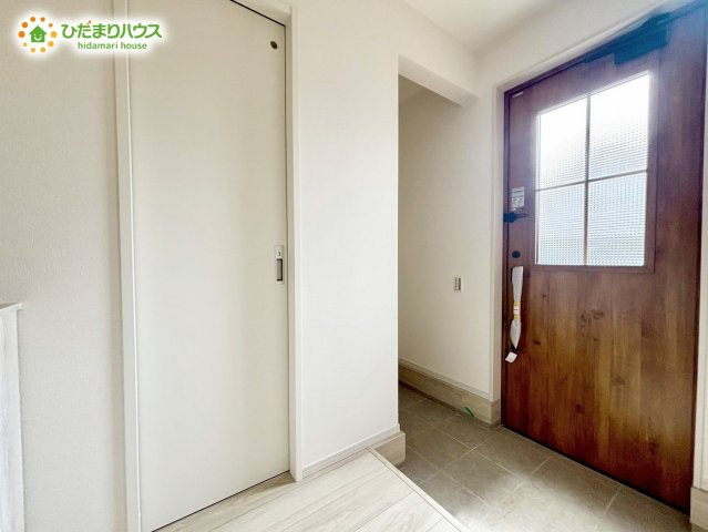 野田市山崎24期　新築戸建　1号棟の玄関|日の光がたっぷりと入る明るい玄関です(^^)/