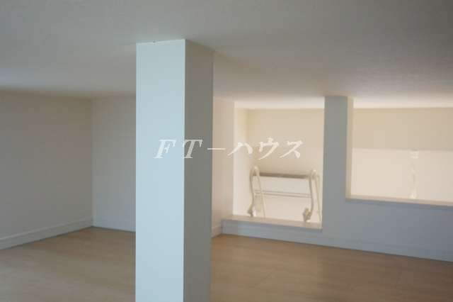 千葉市花見川区幕張町３丁目のアパートの居間・リビング