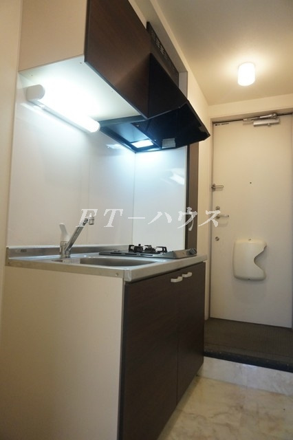 千葉市花見川区幕張町３丁目のアパートのキッチン