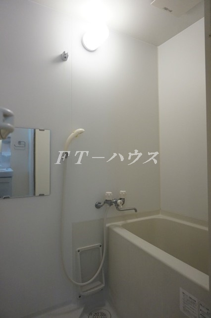 千葉市花見川区幕張町３丁目のアパートの浴室