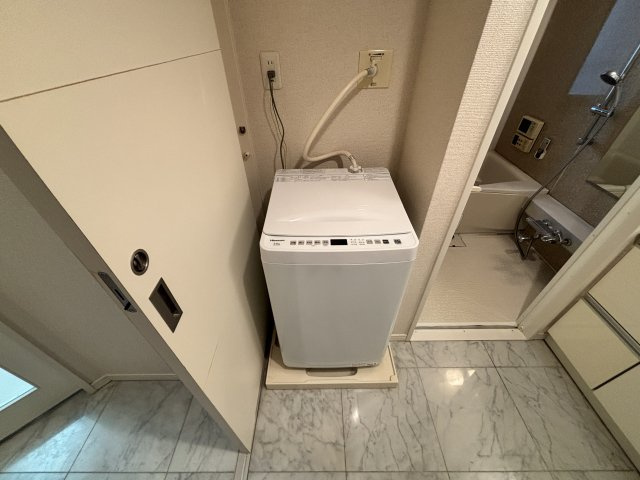 プレジール三ノ宮の玄関